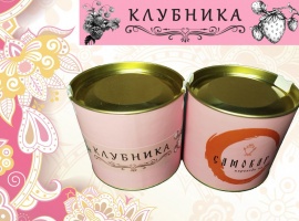 Черный листовой чай и натуральная добавка клубника
